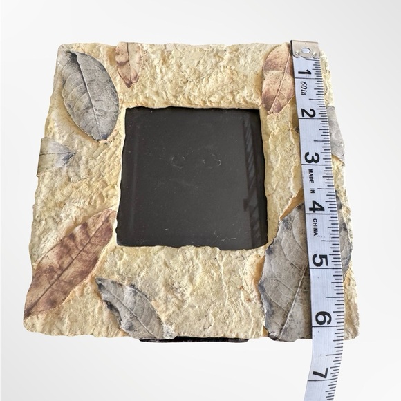 Leaf Patterned Stone Look Photo Frame - Picture 5 of 7